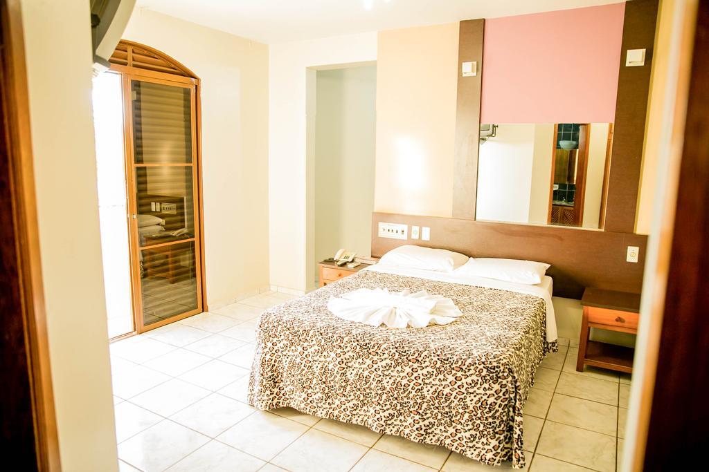 Piloes Palace Hotel Mineiros Zimmer foto